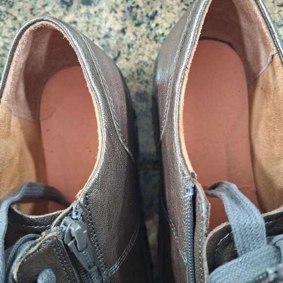 Vionic Abigail Metallic Leather Comfort Sneakers Size 7.5 Zipper needs insole - Picture 9 of 9